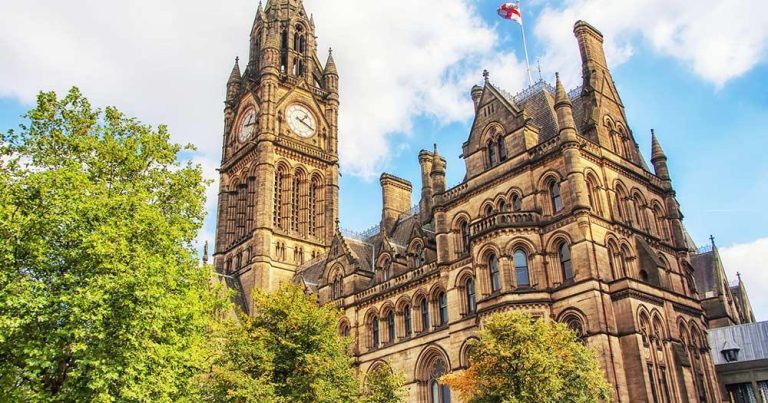 Manchester - Town Hall - bei Reisemagazin Plus