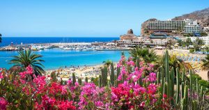 Gran Canaria - Blick auf Hotel am Meer bei Reisemagazin Plus