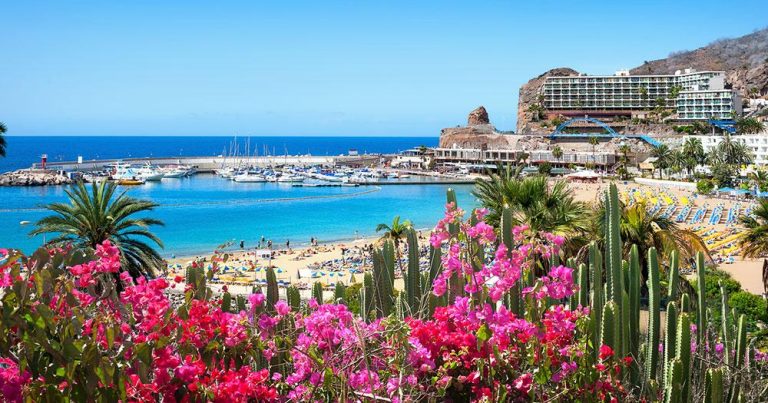 Gran Canaria - Blick auf Hotel am Meer - bei Reisemagazin Plus