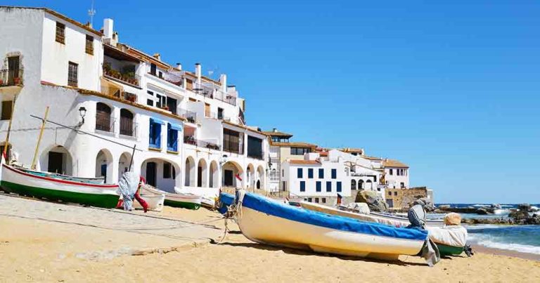 Costa Brava - Häuser am Meer - bei Reisemagazin Plus