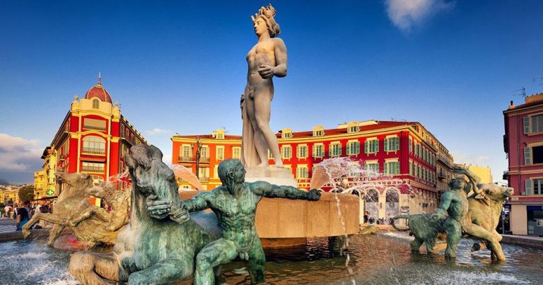 Côte d'Azur - Brunnen am Place Massena - bei Reisemagazin Plus