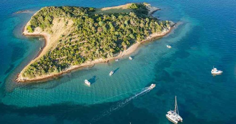 Rab - Blick von oben auf die Insel - bei Reisemagazin Plus