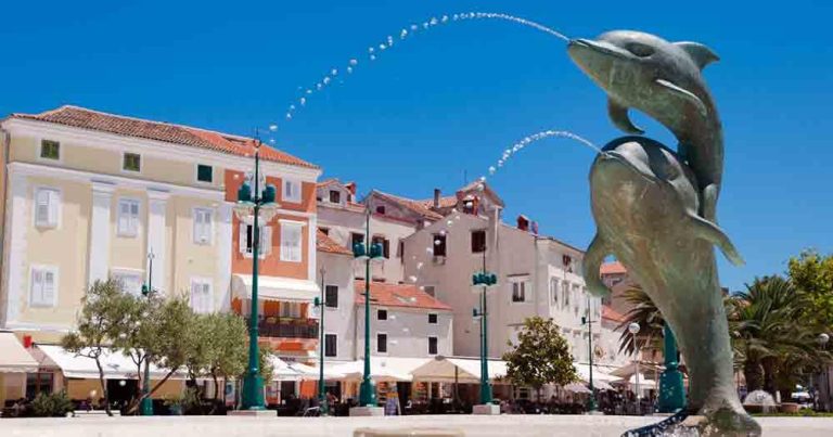 Losinj - Blick auf die häuser - bei Reisemagazin Plus