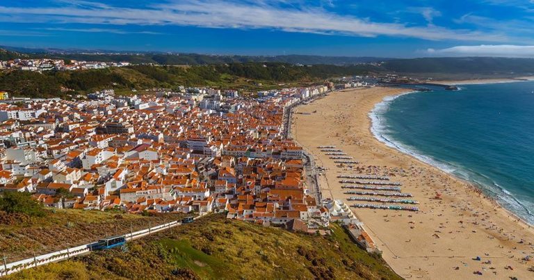 Nazaré / Strand von Nazaré - bei Reisemagazin Plus