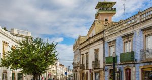 Faro - Straßen von Tavira bei Reisemagazin Plus