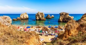 Algarve - Blick auf den Strand Praia dos Arrifes bei Reisemagazin Plus