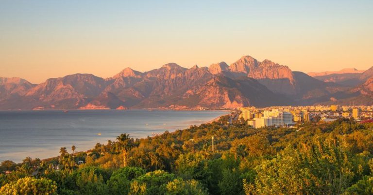 Antalya - Blick auf die Landschaft - bei Reisemagazin Plus