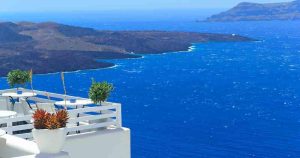 Santorin - Blick ans Meer bei Reisemagazin Plus