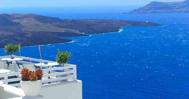 Santorin - Blick ans Meer - bei Reisemagazin Plus