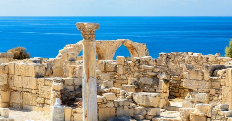 Zypern - Blick auf die Ruinen - bei Reisemagazin Plus