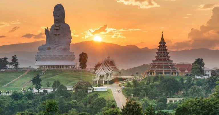 Chiang Rai - Wat Hyua Pla Kang Tempel - bei Reisemagazin Plus