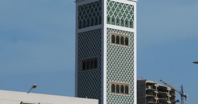 Dakar / Minarett der Moschee