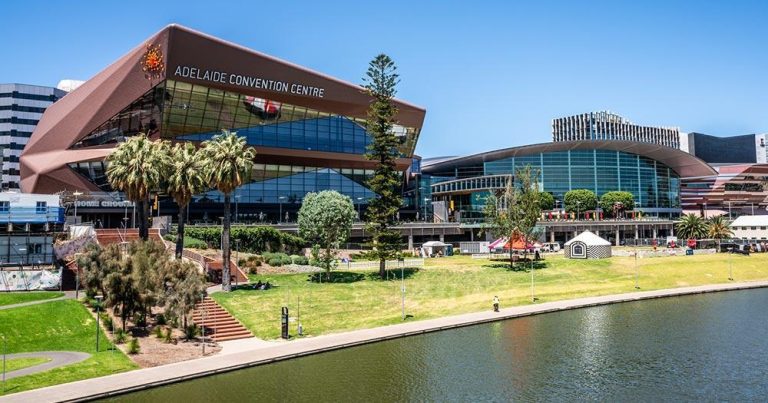 Adelaide / Adelaide Convention Center am Flussufer