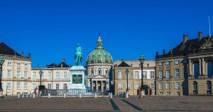 Kopenhagen - Amalienborg  -  Sitz der königlichen Familie bei Reisemagazin Plus