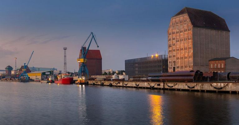 Stralsund - Docks mit Warenhaus