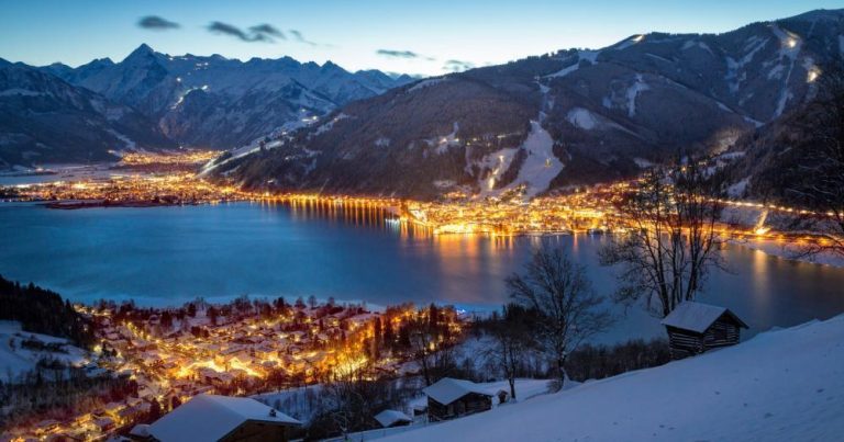 Zell am See - Blick auf die Stadt bei Nacht