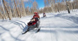 Winterwonderland Lappland - Motorschlitten bei Reisemagazin Plus