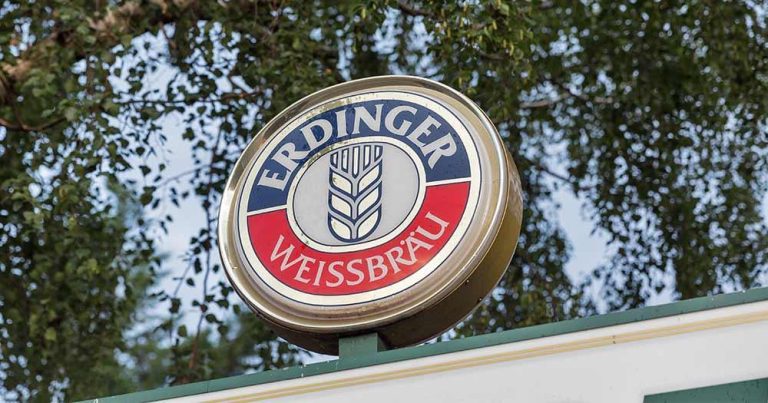 Erding - Erdinger Weissbräu Werbetafel - bei Reisemagazin Plus