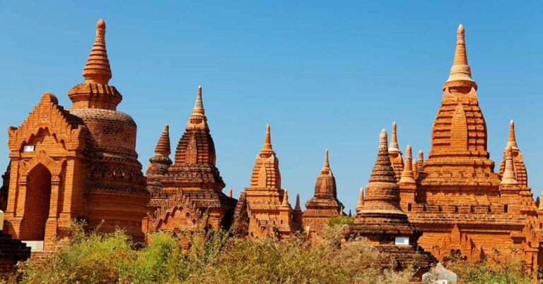 Myanmar - antike Pagoden in Bagan