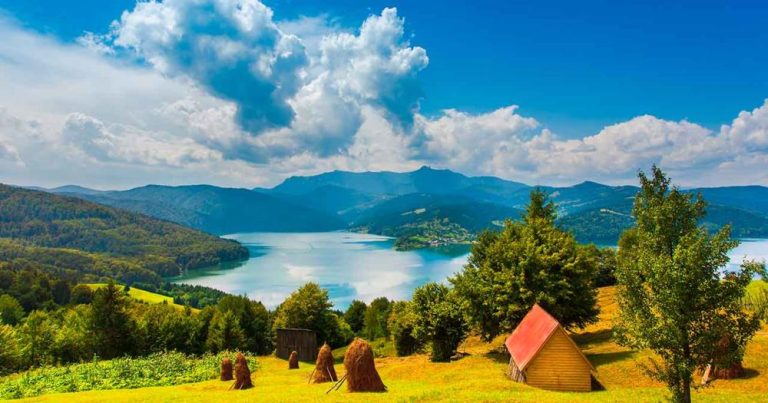 Rumänien - Seen- und Berglandschaft - bei Reisemagazin Plus