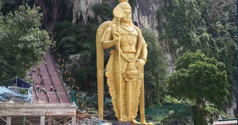 Kuala Lumpur - Batu Höhlen Statue - bei Reisemagazin Plus