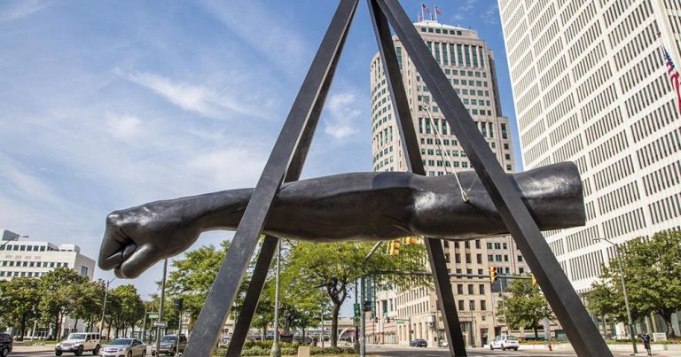 Detroit - Joe Louis Fist Denkmal - bei Reisemagazin Plus