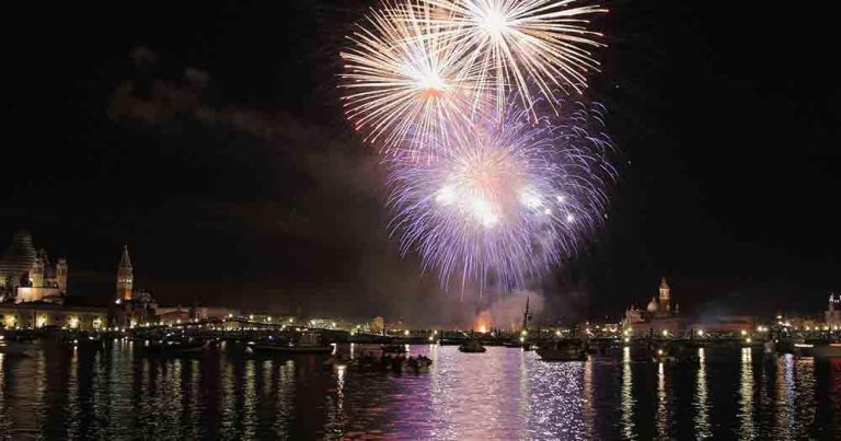 Festa del Redentore - Das Feuerwerk der Festa del Redentore in Venedig - bei Reisemagazin Plus