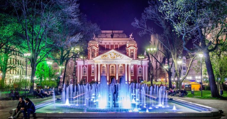 Sofia - Blick auf das Nationaltheater Iwan Wasow - bei Reisemagazin Plus