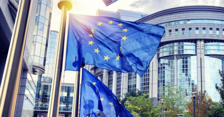Brüssel - Blick auf ein EU-Parlamentsgebäude - bei Reisemagazin Plus