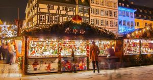 Christkindelsmärik - Verkaufsstände am Weihnachtsmarkt bei Reisemagazin Plus