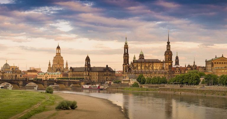Dresden - Panorama mit Frauenkirche in Dresden