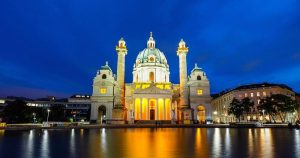Wien - Karlskirche bei Nacht bei Reisemagazin Plus