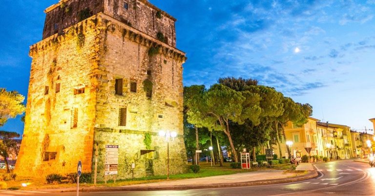 Viareggio - Torre Mathilde bei Nacht