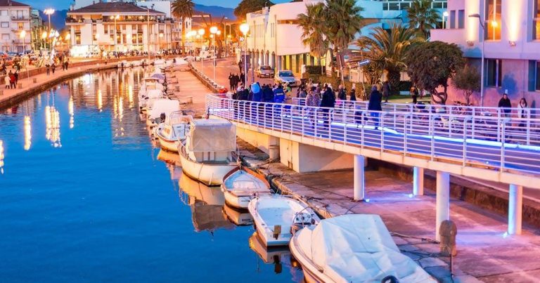 Viareggio - der Bootskanal am Abend