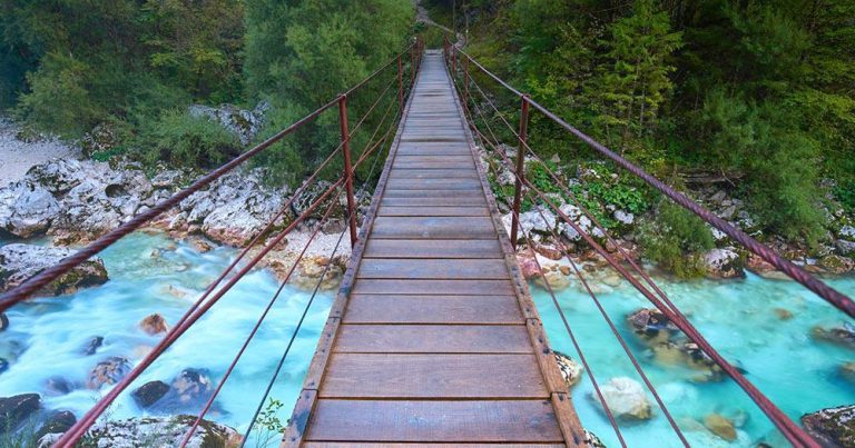 Julische Alpen - Brücke über die Soca - bei Reisemagazin Plus