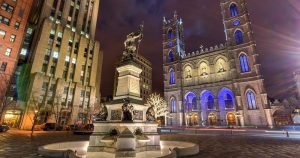 Montreal - Place D'Armes bei Nacht bei Reisemagazin Plus