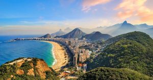 Rio de Janeiro - Ipanema mit Regenwald bei Reisemagazin Plus
