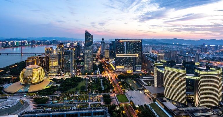 Hangzhou - Skyline bei Nacht