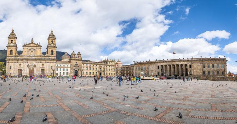 Bogotá - Plaza de Bolívar - bei Reisemagazin Plus