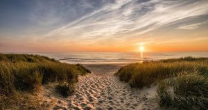 Texel - Sonnenuntergang am Strand bei Reisemagazin Plus