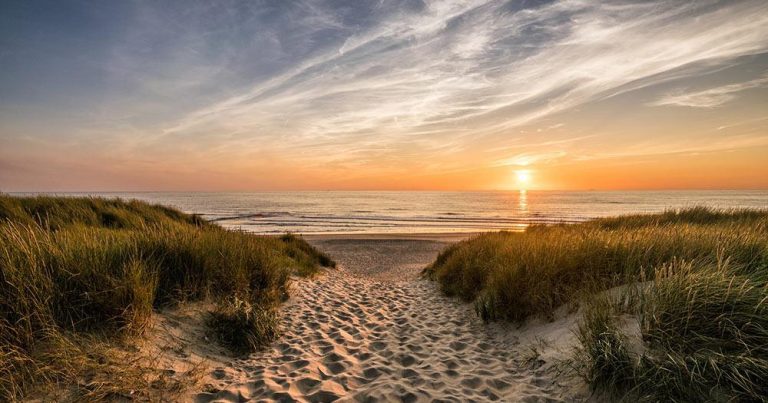 Texel - Sonnenuntergang am Strand - bei Reisemagazin Plus