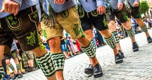 Oktoberfest - Lederhosenparade bei Reisemagazin Plus