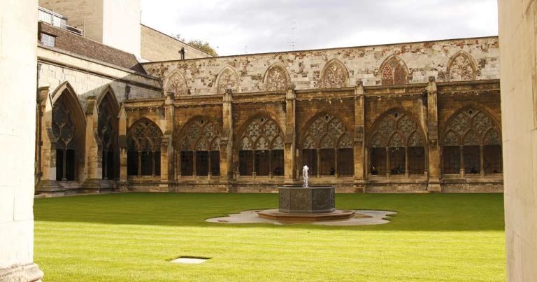 Westminster Abbey - Innenhof - bei Reisemagazin Plus