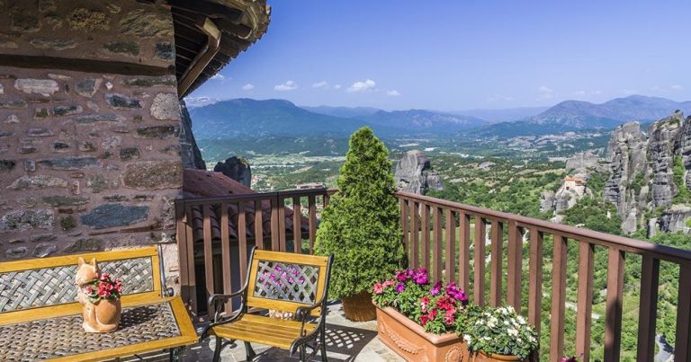 Meteora - Balkon des Klosters - bei Reisemagazin Plus