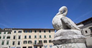 Prato - Entenstatue am Piazza del Duome bei Reisemagazin Plus