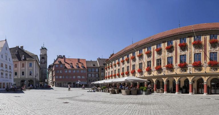 Memmingen - Panorama des Marktplatzes - bei Reisemagazin Plus