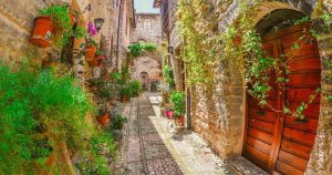 Umbrien - malerische Gasse in Perugia bei Reisemagazin Plus