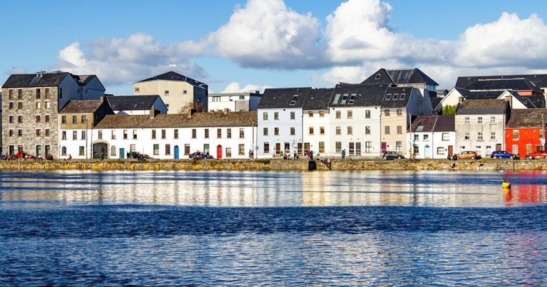 Galway - Häuserfront - bei Reisemagazin Plus