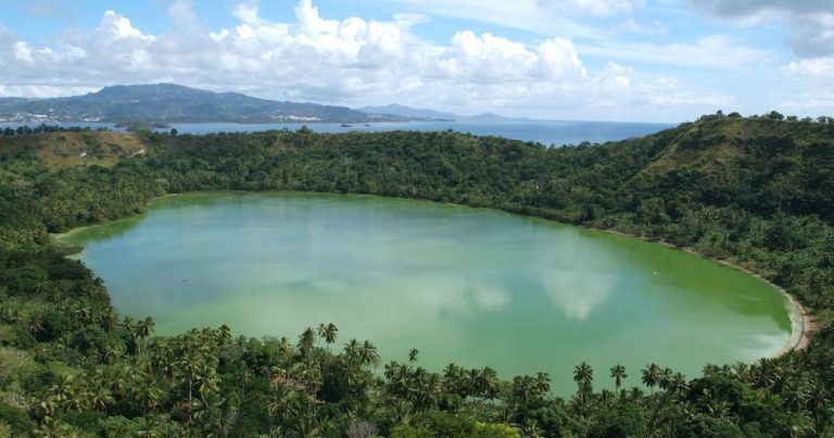 Komoren - Vulkansee von Dziani Mayotte bei Reisemagazin Plus