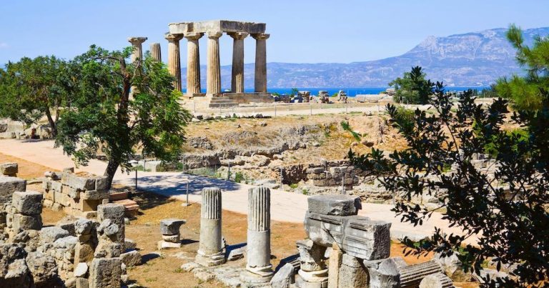 Korint - Tempelruinen in Korinth bei Reisemagazin Plus